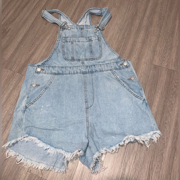 Pants - Women's | medium | overall shorts | blue jean 💙